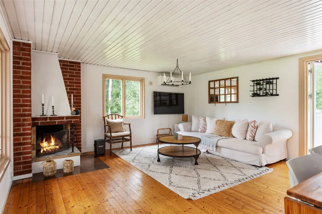 Séjour - Renovated House with Terrace in Västanvik