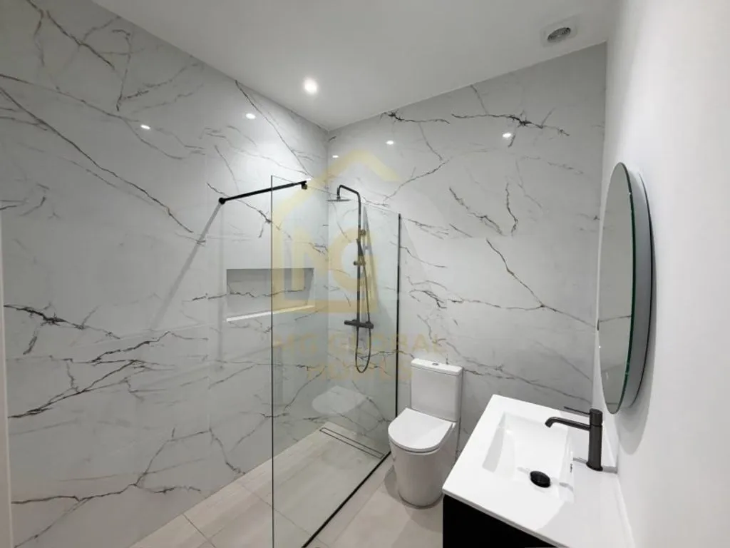 Salles de bain - Refurbished Villa with Balcony in Sao Goncalo