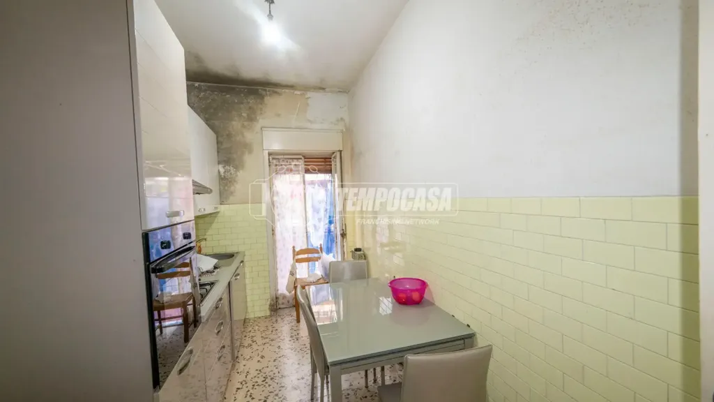 Cuisine - Bright Trilocale with Balcony in Messina