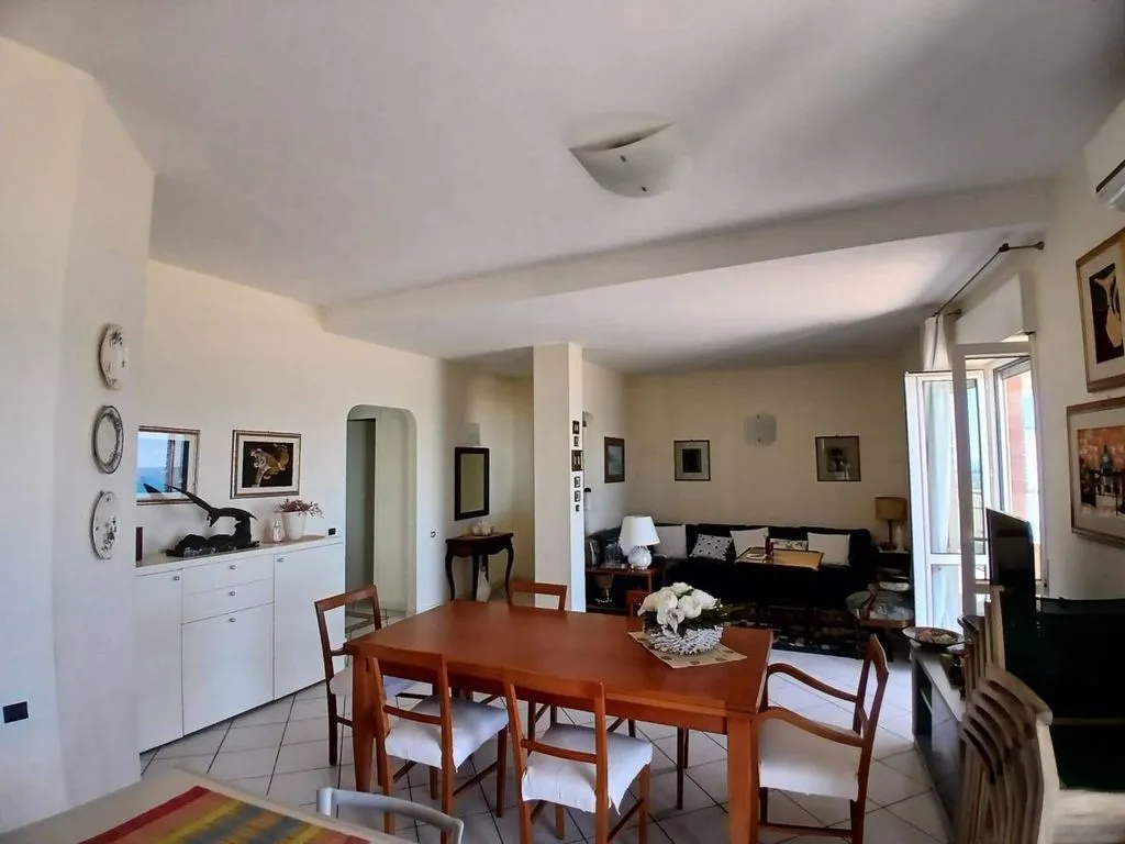 Salle à manger - Luxury Penthouse with Panoramic Views in Civitanova Marche