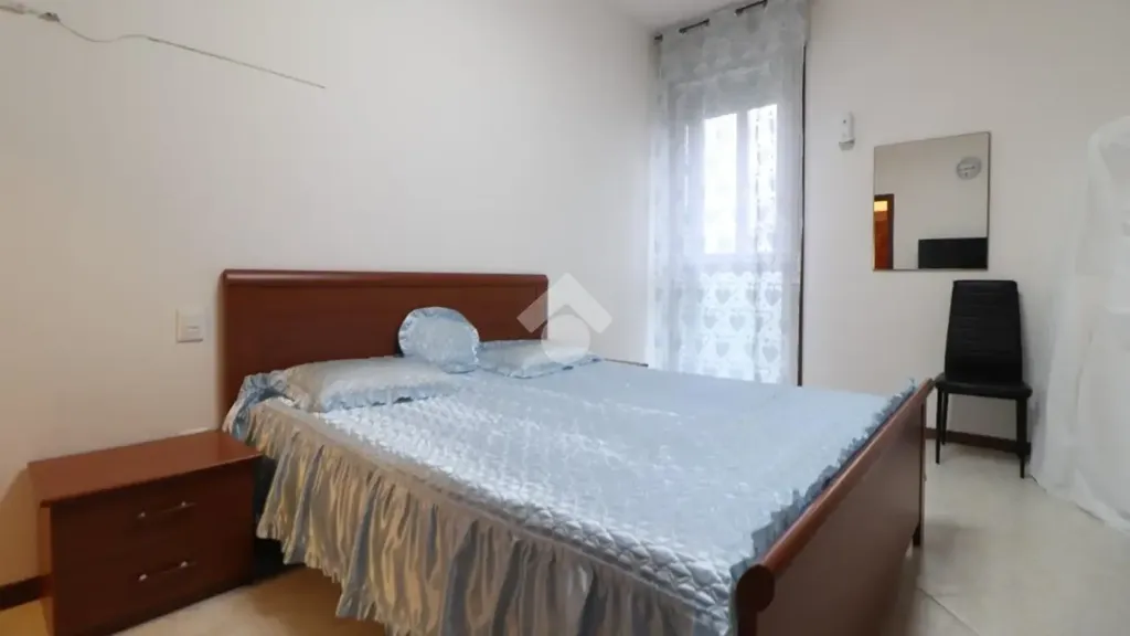 Camere da letto - Rear-Facing Apartment with Balcony in Mantua