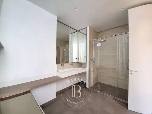 Salles de bain - Appartement de Luxe avec Vue Tour Eiffel à Paris 7ᵉ
