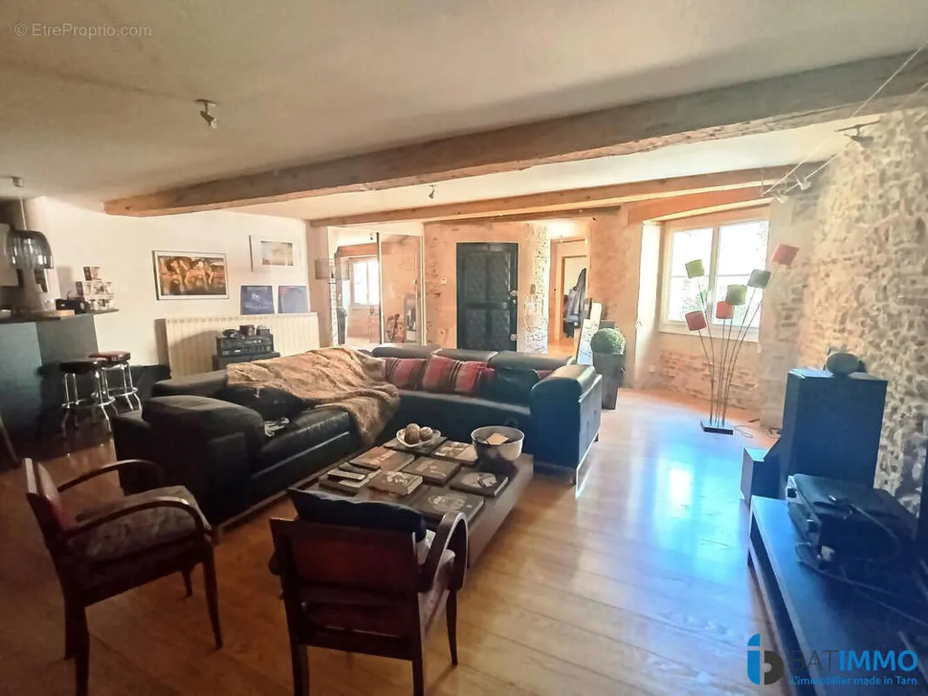 Characterful Apartment with Parking in Castres