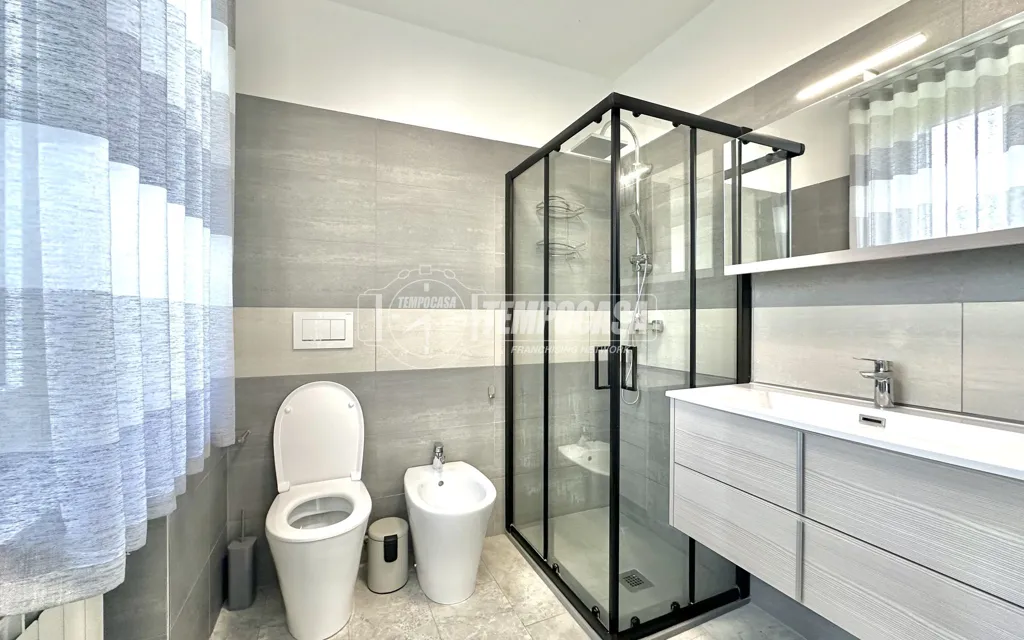 Salles de bain - Rustic Trilocale with Balcony in Busto Arsizio