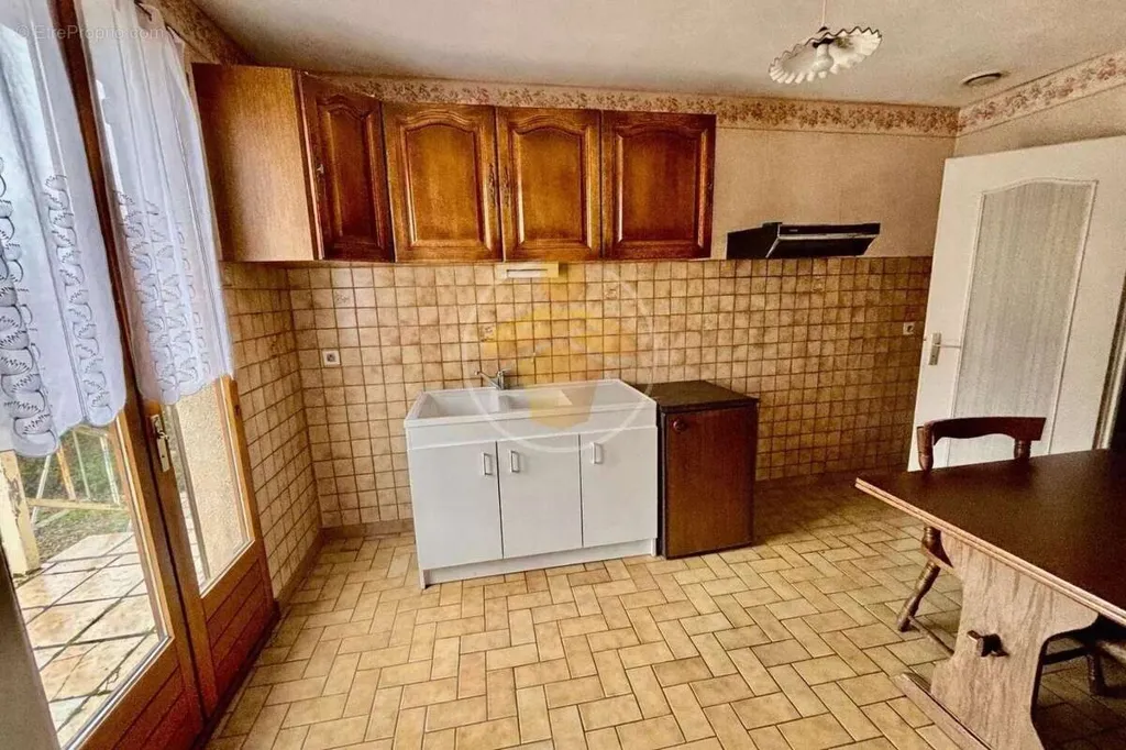 Cuisine - Pavillon à Rénover avec Jardin à Tergnier