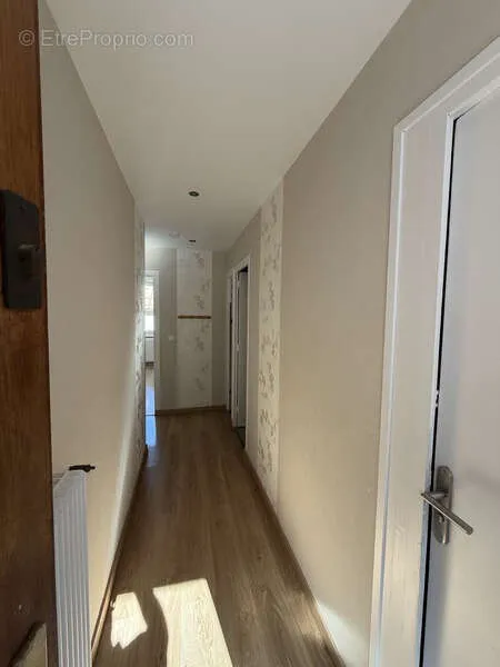 Recibidor - Apartment with Balcony near Centre, Saint-Claude