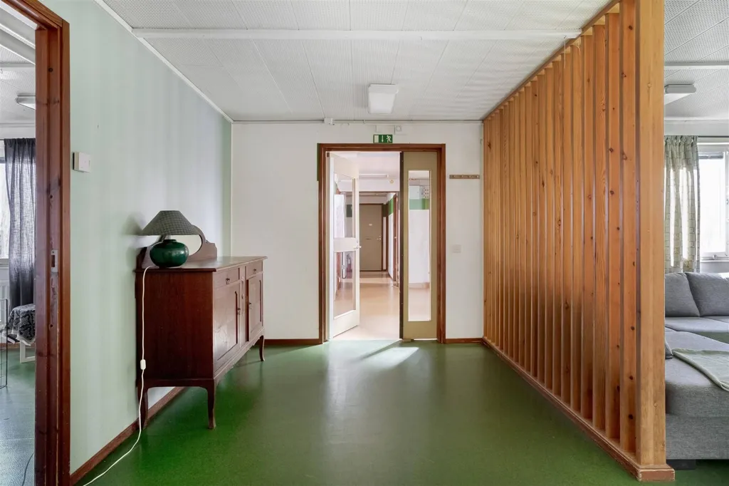 Entrée - Multi-Functional Property with Parking in Stöde