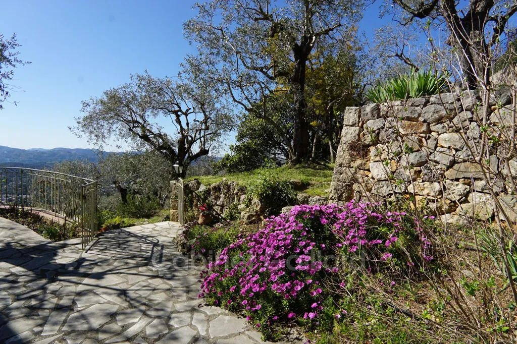 Jardin - Villa avec Vue Panoramique à Spéracèdes