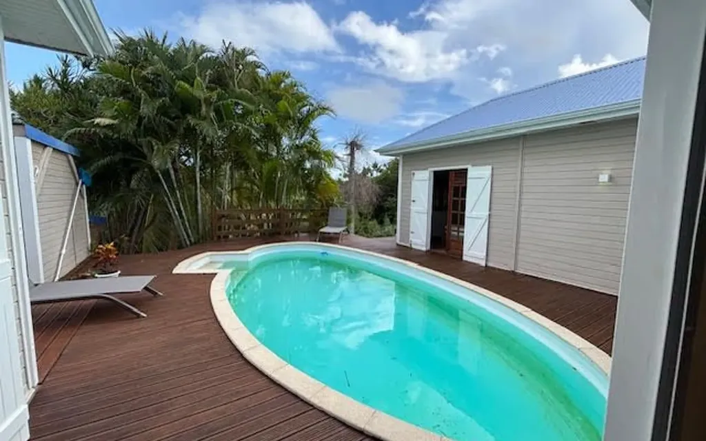 Piscine - Villa Meublée avec Piscine à Le Moule