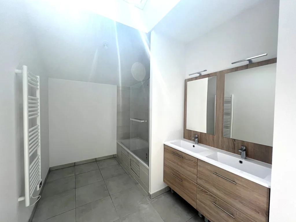 Salles de bain - Appartement 4 Pièces avec Terrasse à Bruguières
