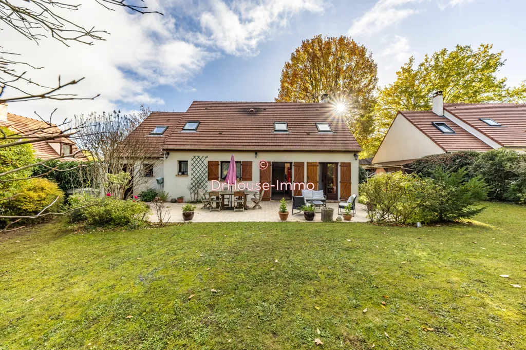 Aed - House with Garden in Dampierre-en-Yvelines