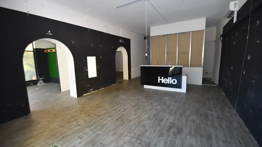 Toad - Commercial Space with Large Windows in Rosignano Solvay