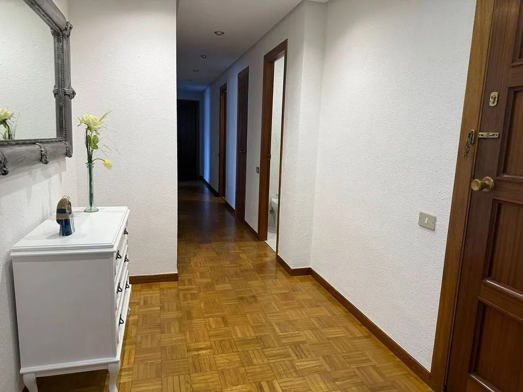 Entrée - Furnished Flat with Balcony in Central Location