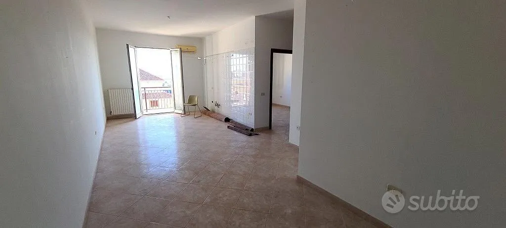Pièces - Apartment with Balcony in Central Location