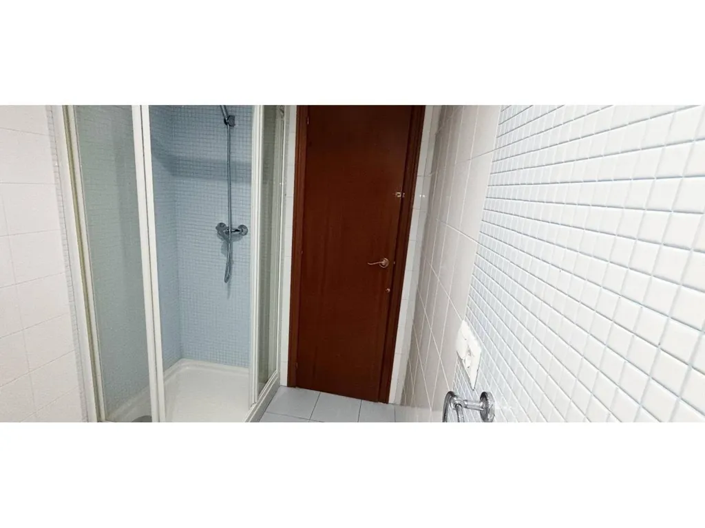 Vannitoad - Ample 4-Bedroom Flat with Balcony in Castellón Centre