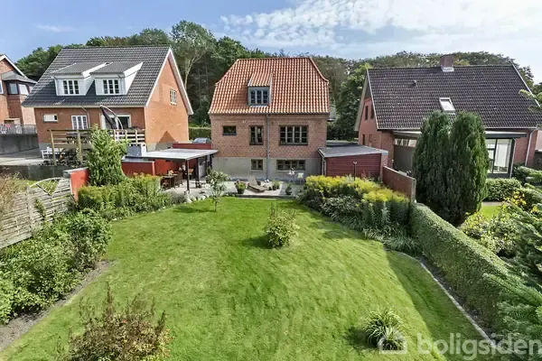 Õhuvaade - Classical Brick Villa with Garden in Skive