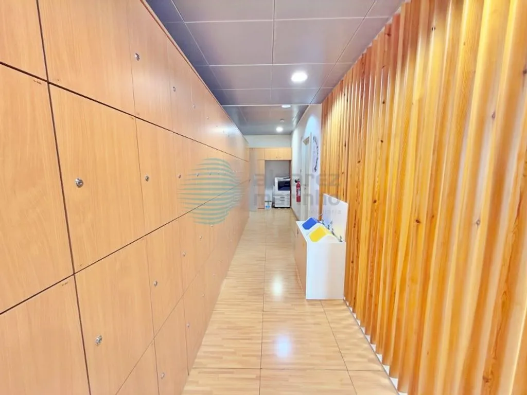 Hallway - Office with Air Conditioning in Campo Grande, Lisbon