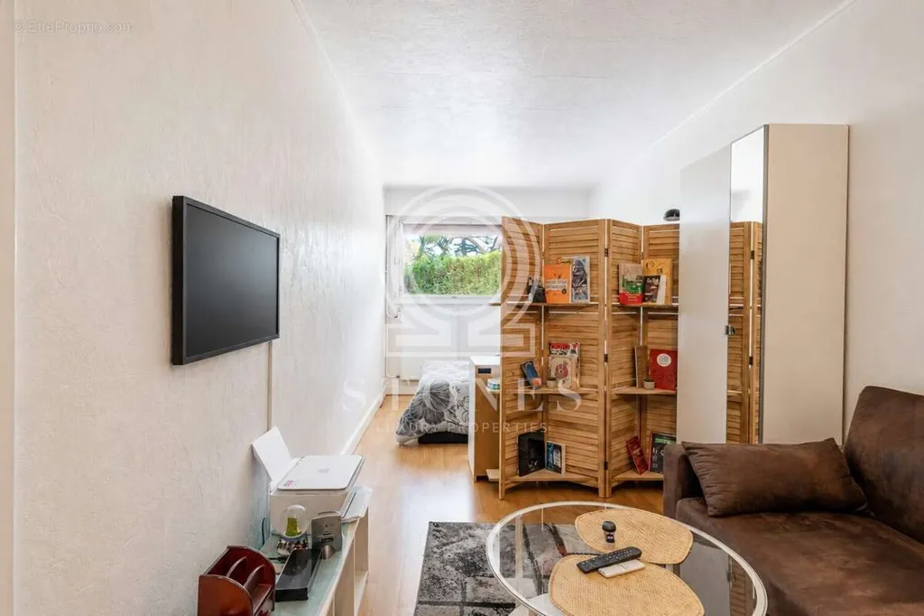 Séjour - Studio avec Ascenseur à Garches