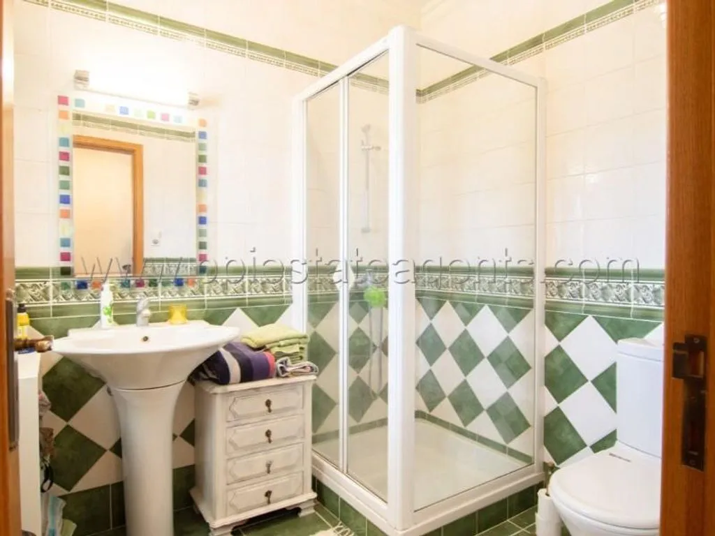 Bathrooms - Luxury Villa with Pool in Lagos Countryside