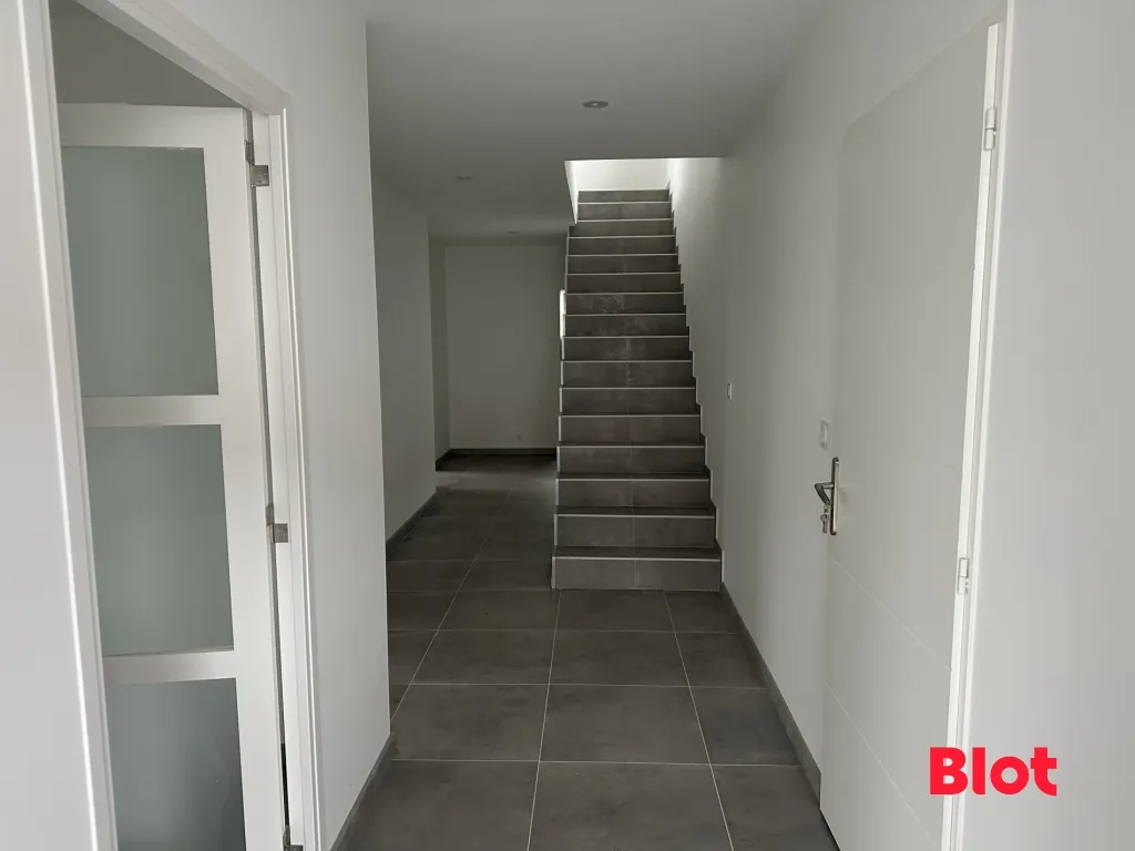 Ingresso - Contemporary House with Balcony in Saint-Avé