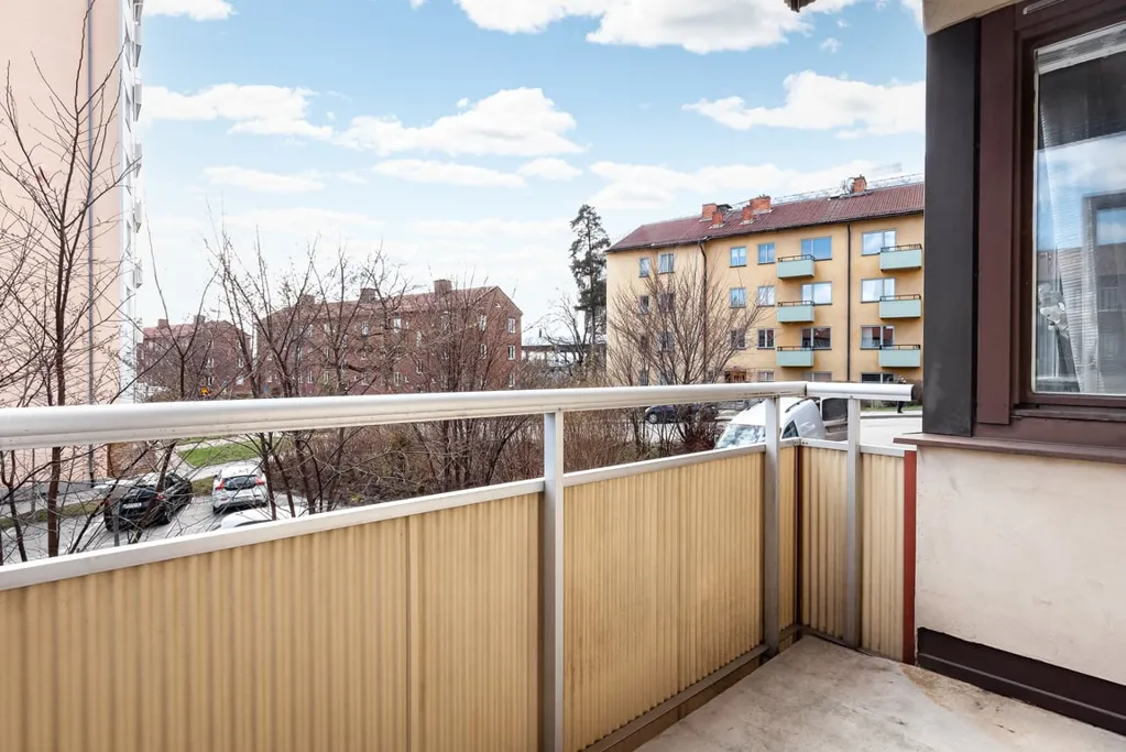 Balcon - Funkis Flat with South-Facing Balcony in Stockholm