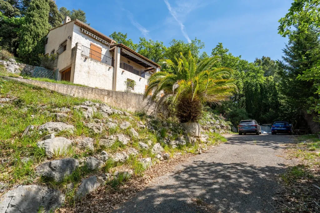 Extérieur - Maison sur Trois Niveaux au Calme à Carros