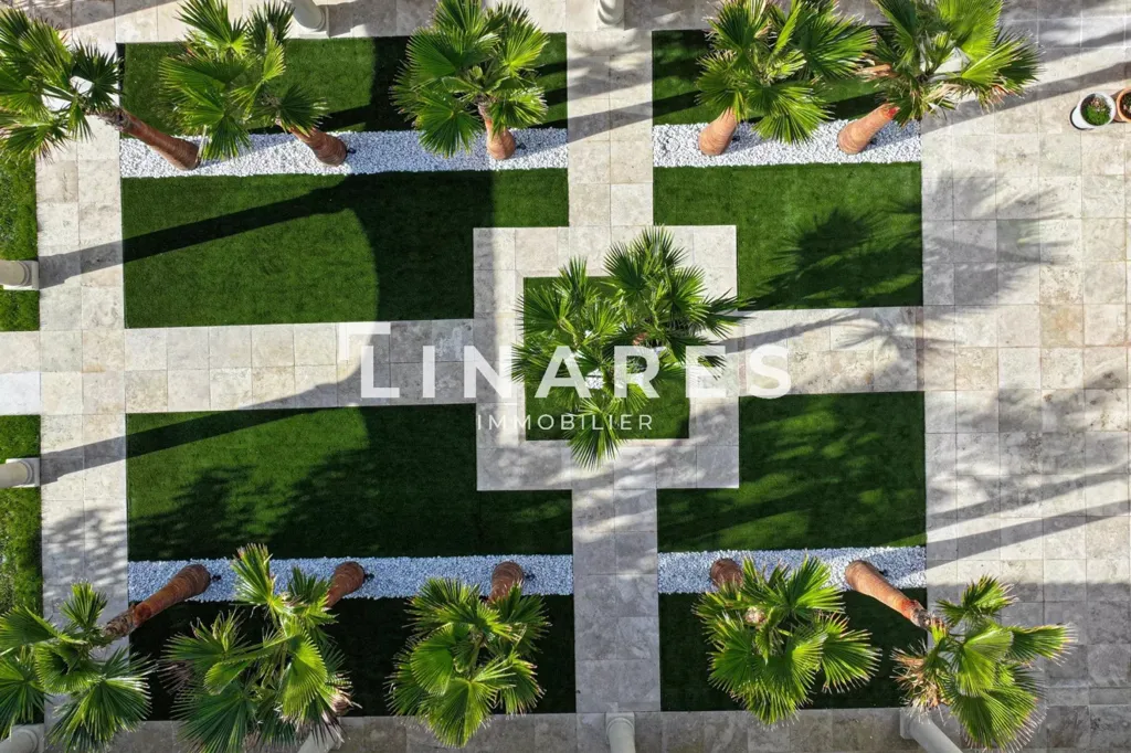 Aed - Villa with Pool and 28,000 m² Park in Llinares