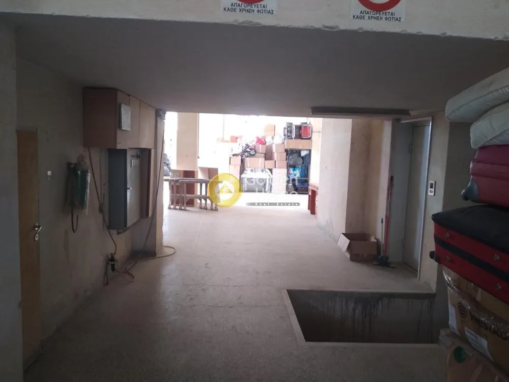 Garaaž - Retail Unit with Double Height in Agios Dimitrios