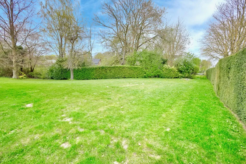 Jardin - Maison 4 Côtés avec Jardin sur 20 Acres près de la Côte