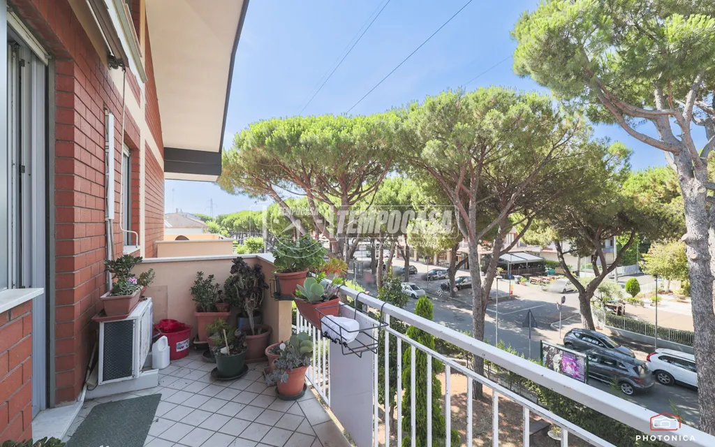 Rõdu - Five-Room Apartment with Balconies in Riccione
