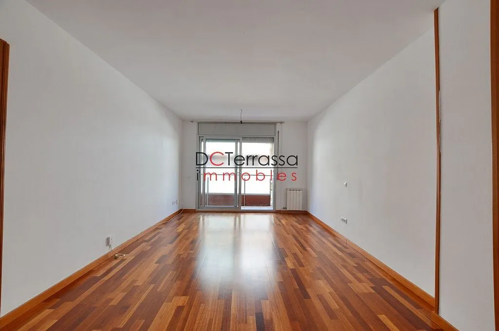 Rooms - Apartment with Balcony in Vallparadís, Terrassa
