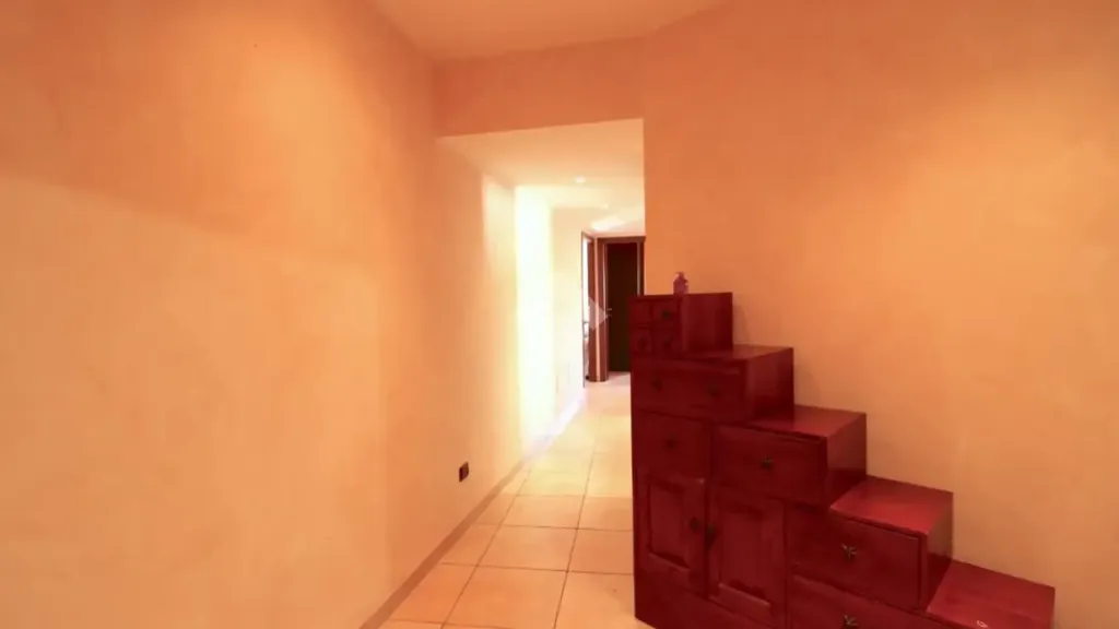 Entrée - Triplex with Balcony Views in Genzano di Roma