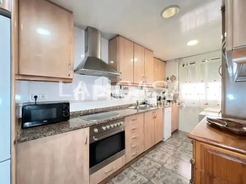Cuisine - Flat with 3 Bedrooms near Gorg Metro