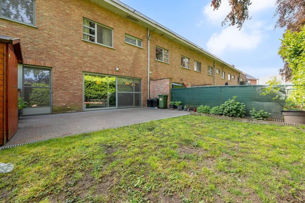 Jardin - Appartement Moderne avec Terrasse à Hamme