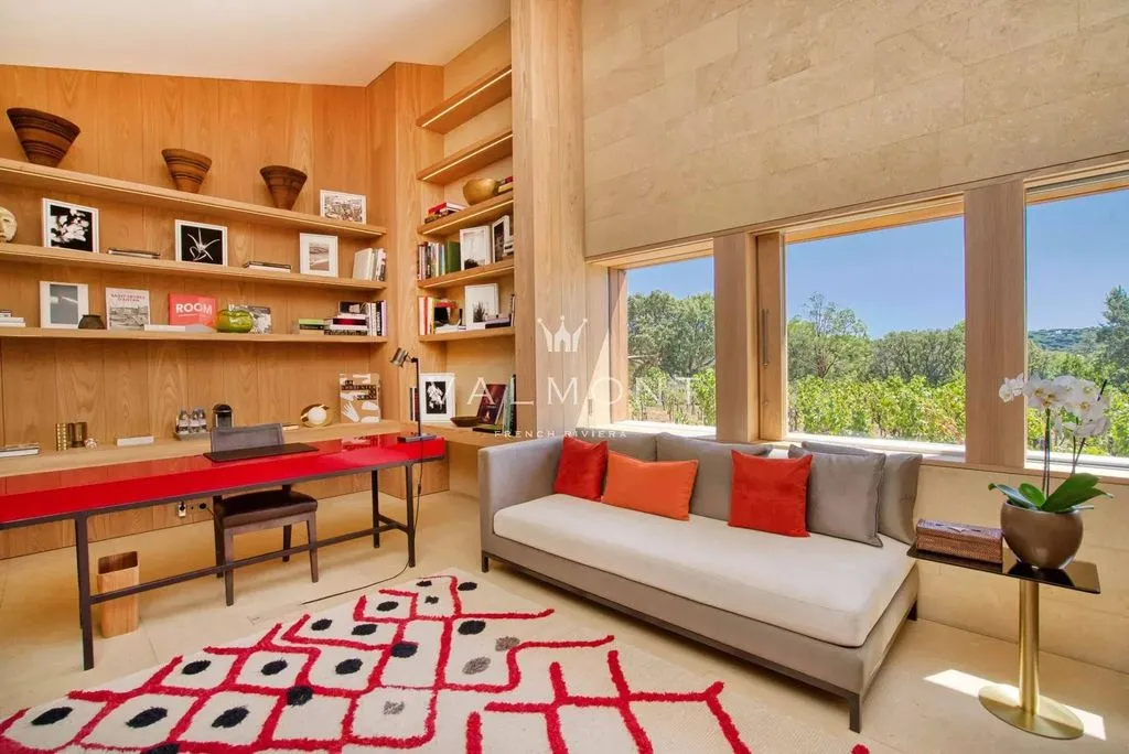 Bureau - Villa Luxueuse avec Vue Mer à Saint-Tropez