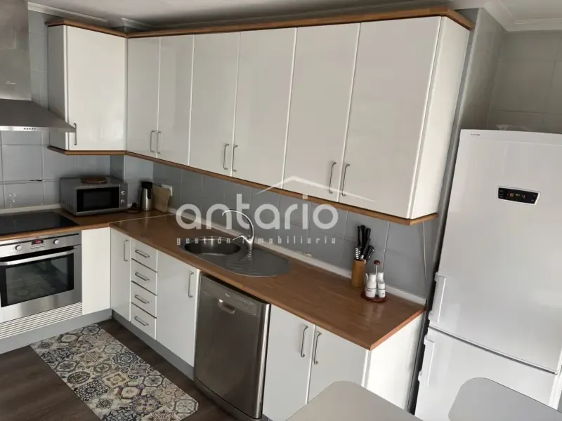 Cucina - Corner Flat with Large Windows in San Juan