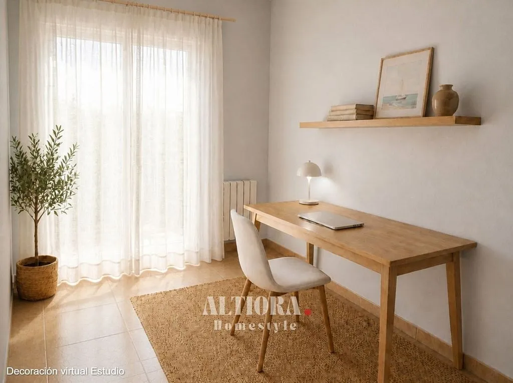 Bureau - Terraced House with Seafront Proximity in Blanes