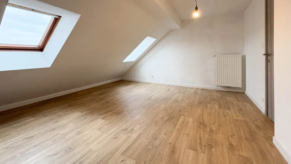 Pièces - Duplex Rénové avec Garage à Liège