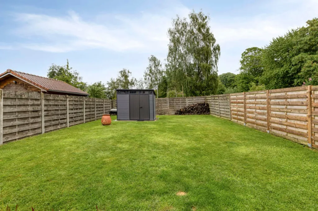 Aed - Family Home with Garden in Lede