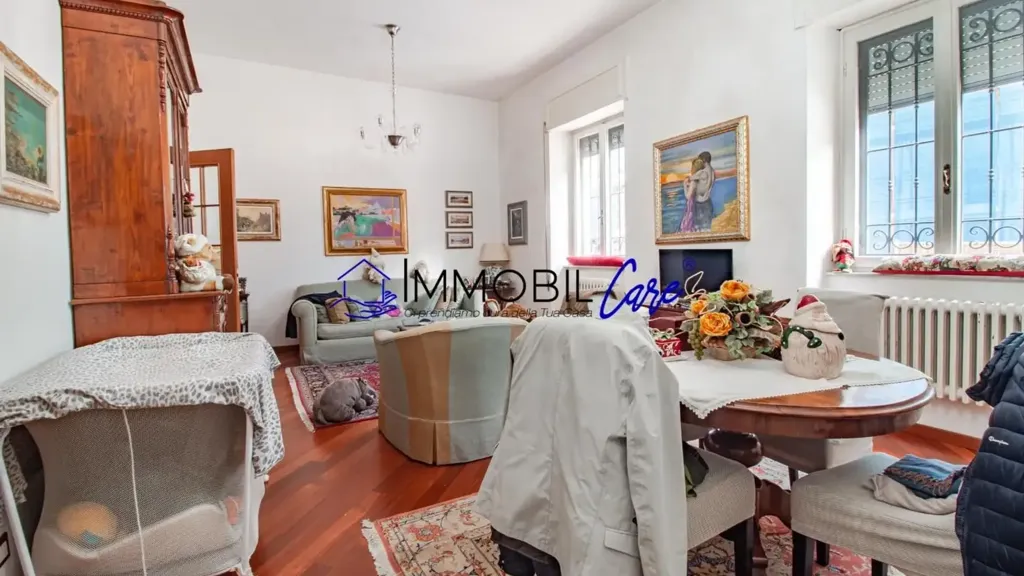 Séjour - Spacious Apartment with Veranda in Livorno
