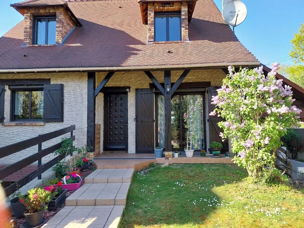 Exterior - House with Pool and Studio in Essonne