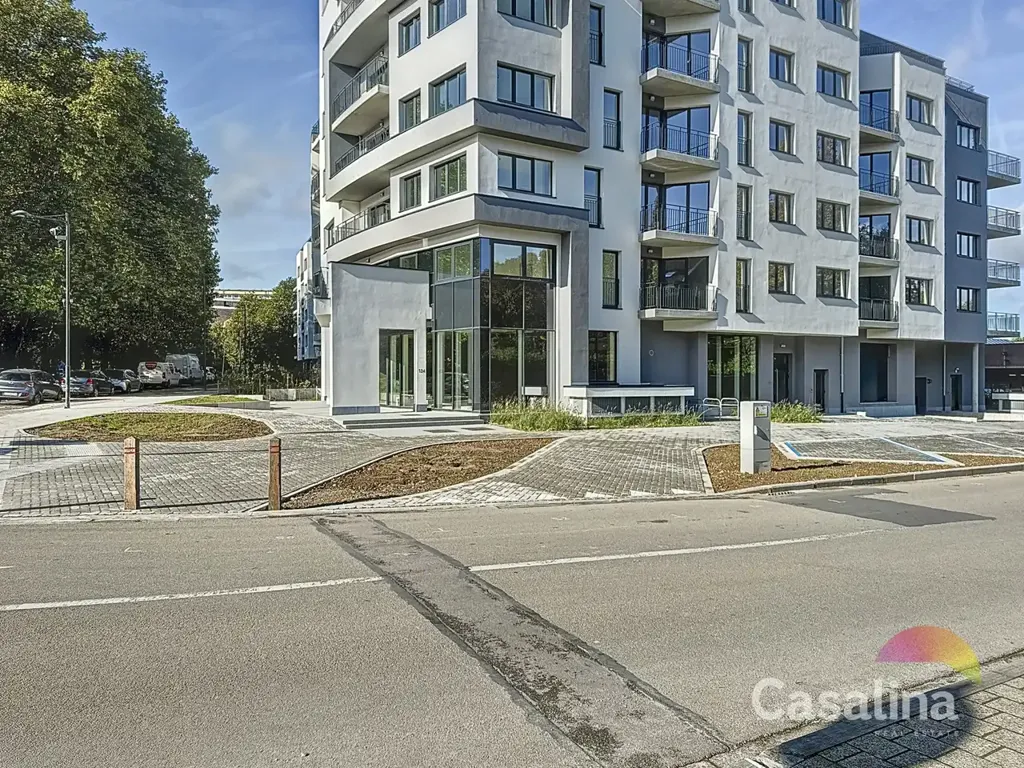 Esterno - Corner Retail Unit in Evere