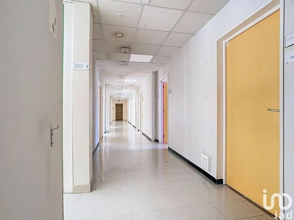 Esik - Modular Office Space with Parking in Reims
