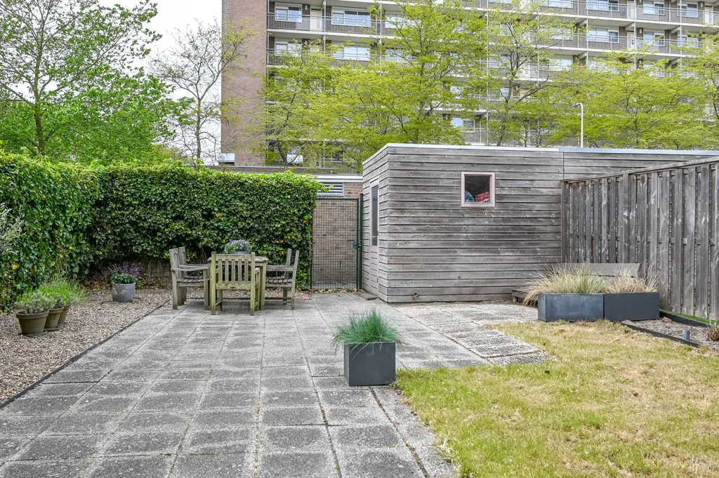 Jardin - Extended Corner House with Garden in Heemstede