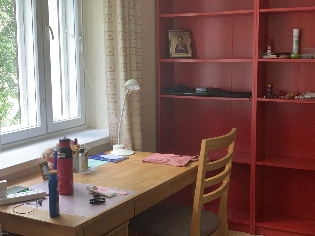 Bureau - Student Room with Central Park Access in Helsinki