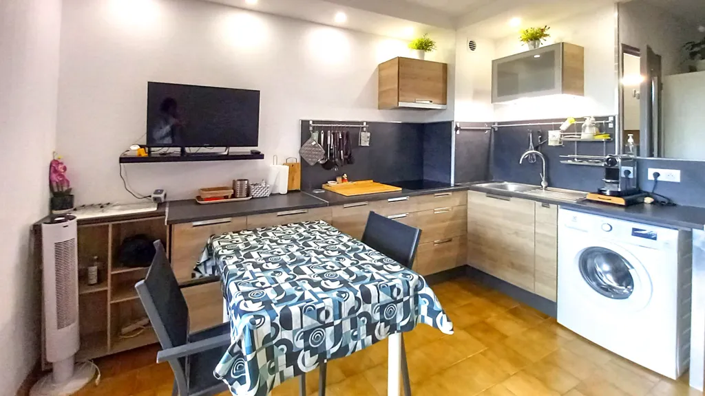 Köök - Renovated 3-Piece Apartment with Balcony in Miramar