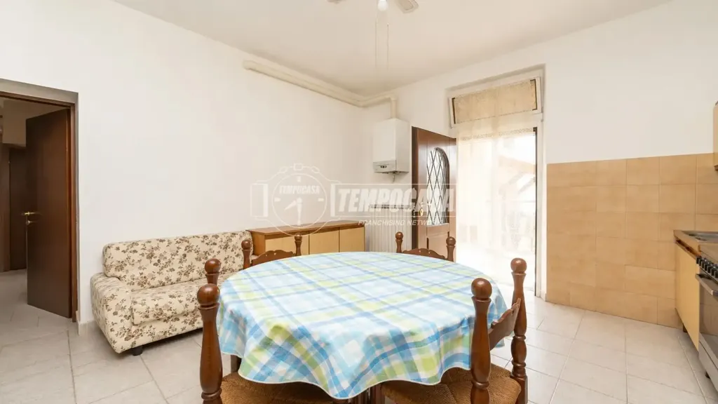 Dining Room - Three-Bedroom Flat with Garden in Seriate