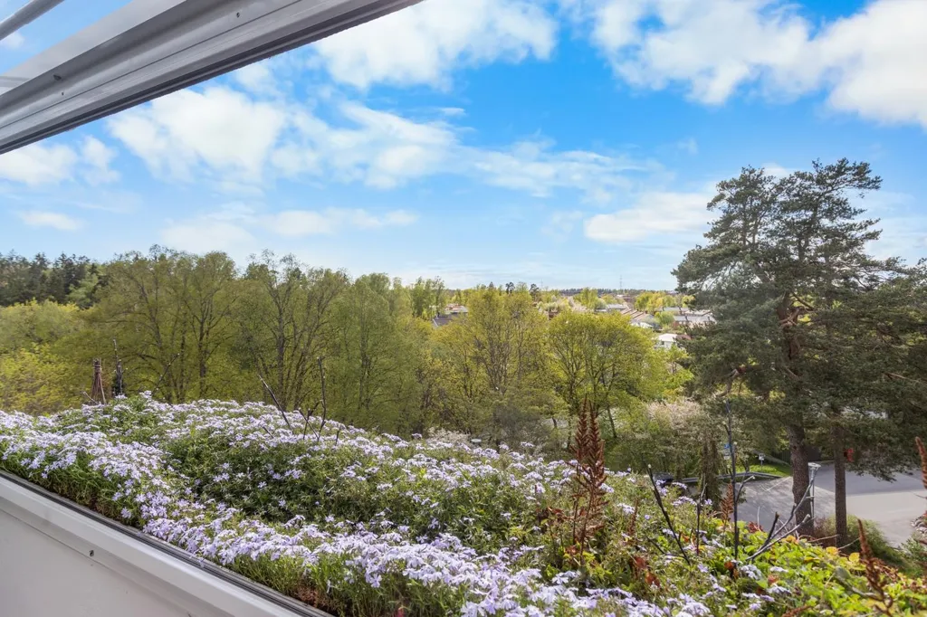 Rõdu - Apartment with Balcony in Sollentuna