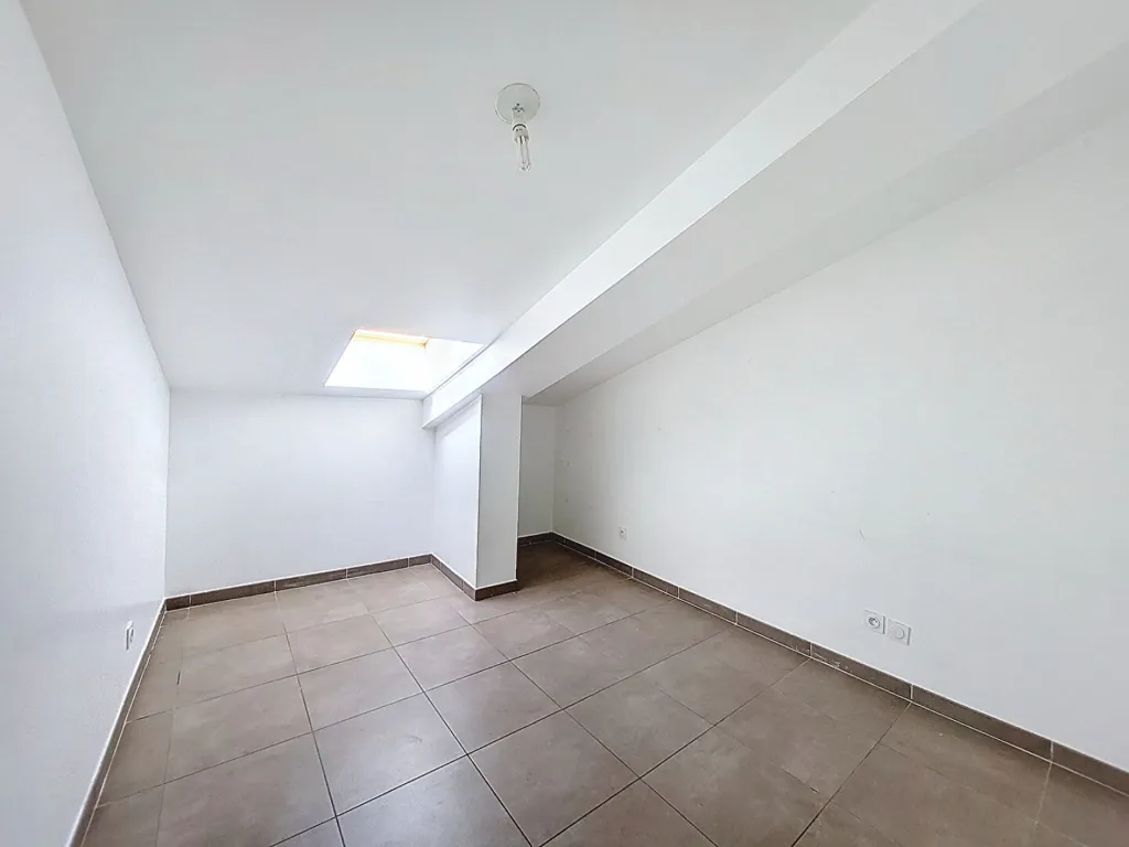 Toad - Modern Flat with Open-Plan Kitchen in Hyères Centre