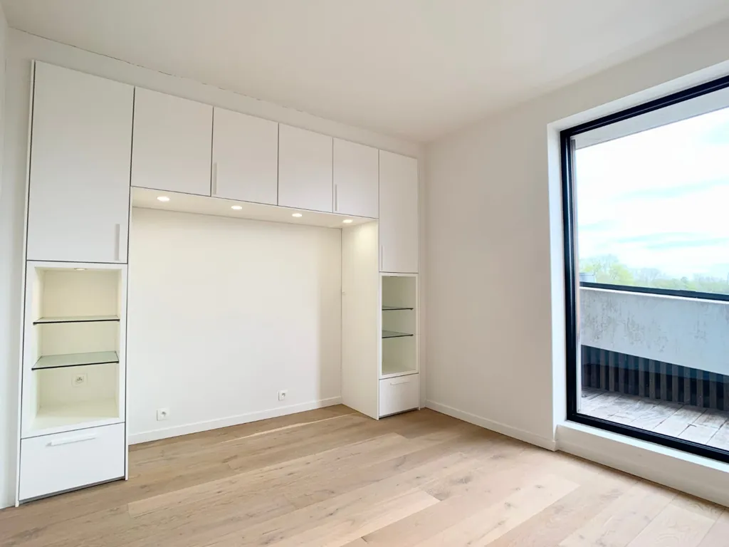 Pièces - Appartement Luxueux avec Vue sur le Lac à Overmere